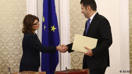 След два месеца парламентарно безплодие насред инфлация и световна несигурност