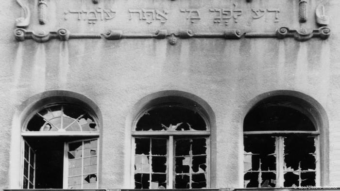 Kieler Synagoge nach der Reichspogromnacht 1938 ausgebrannt und beschädigt