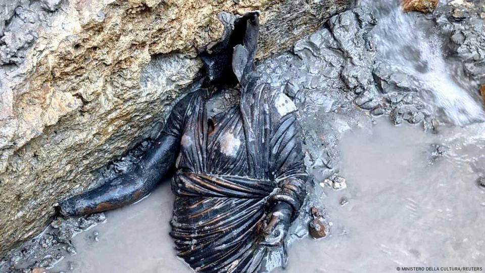 Spectacular bronze statue find in Italy to 'rewrite history' – DW –  11/10/2022
