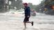 Las vías estaban inundadas en la zona de Palm Beach, Florida, donde las extensas
bandas de las tormenta Nicole generaban fuertes lluvias. Las vías estaban inundadas en la zona de Palm Beach, Florida, donde las extensas
bandas de las tormenta Nicole generaban fuertes lluvias.