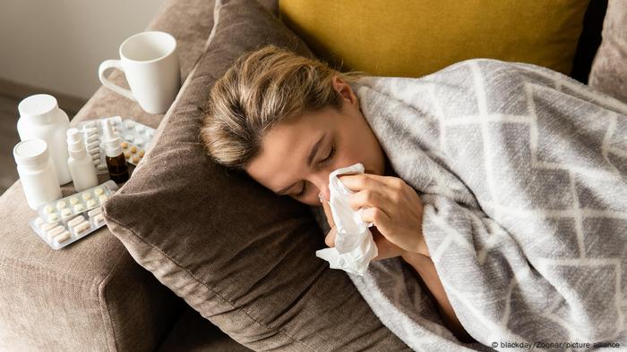 Сезонът на настинките и грипа започна. Какво е общото между
