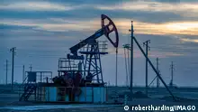 Oil rigs at sunset, Novy Uzen, Mangystau, Kazakhstan, Central Asia, Asia PUBLICATIONxINxGERxSUIxAUTxONLY Copyright: MichaelxRunkel 1184-7227 