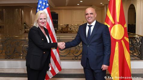 Амбасадорката на САД, Анџела Агелер и македонскиот премиер Димитар Ковачевски