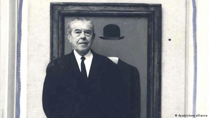 Rene Magritte von einem seiner Gemälde.