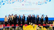 Title: JOKOWI - ASEAN
Image Description: President Joko “Jokowi” Widodo start his working agenda in Phnom Penh, Cambodia, by visiting the Royal Palace of Cambodia.
Tags: Indonesia, Joko Widodo, ASEAN Summit
Who took the picture/photographer: Laily Rachev/Presidential Secretariat Press Bureau
When was the picture taken: November, 2022
Where was the picture taken: Cambodia
