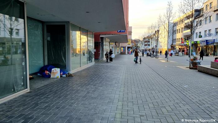 Fast völlig leere Einkaufsstraße in Troisdorf