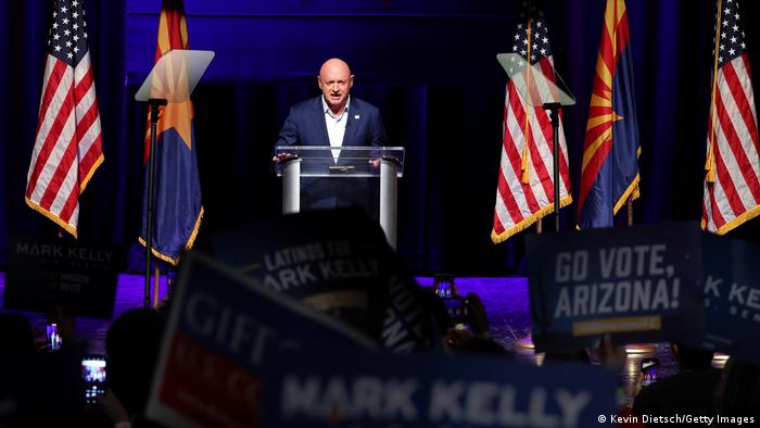 El senador demócrata y ex astronauta Mark Kelly, es el ganador en Arizona, según las proyecciones de la agencia Associated Press y otros importantes medios de Estados Unidos.
