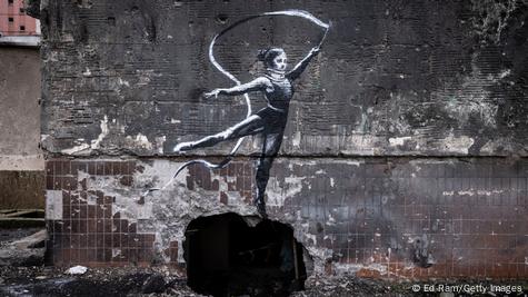 Banksy posts new mural from Ukrainian town – DW – 11/12/2022