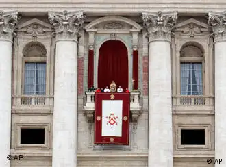 罗马天主教皇在圣彼得大教堂发表圣诞祝福