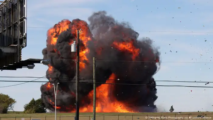 اصطدام طائرتين عسكريتين خلال عرض جوي في ولاية تكساس الأمريكية