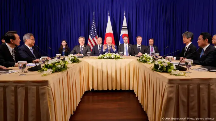 11月，美日韓三方會談在東盟登場。