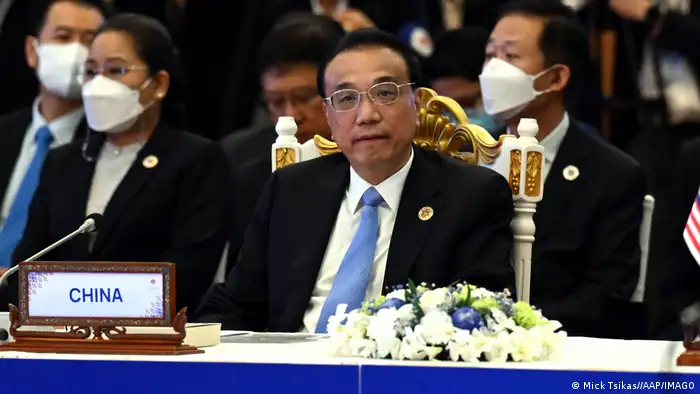 中国总理李克强在柬埔寨出席东盟峰会