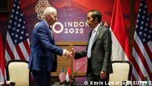 U.S. President Joe Biden meets with Indonesia President Joko Widodo ahead of the G20 summit in Bali, Indonesia, November 14, 2022. REUTERS/Kevin Lamarque

