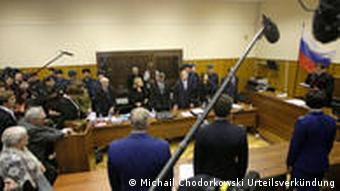 Gjykatësi Viktor Danilkin, djathas lexon verdiktin e fajësisë për Kodorkovskin dhe Lebedjevin