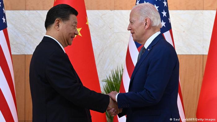 Biden y Xi se dan la mano antes de su reunión en el marco del G20