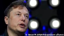 ARCHIV - 09.03.2020, USA, Washington: Elon Musk, CEO von Tesla und SpaceX, spricht auf der SATELLITE-Konferenz und -Ausstellung in Washington. (Wiederholung mit verändertem Bildausschnitt) Foto: Susan Walsh/AP/dpa +++ dpa-Bildfunk +++