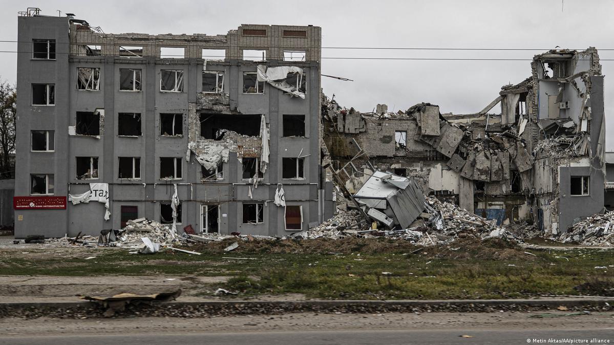 Ukraine updates: Alleged 'torture chambers' found in Kherson – DW –  11/17/2022