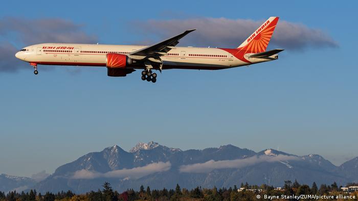 Eine Air India Boeing 777-300 im Anflug auf der Flughafen von Vancouver