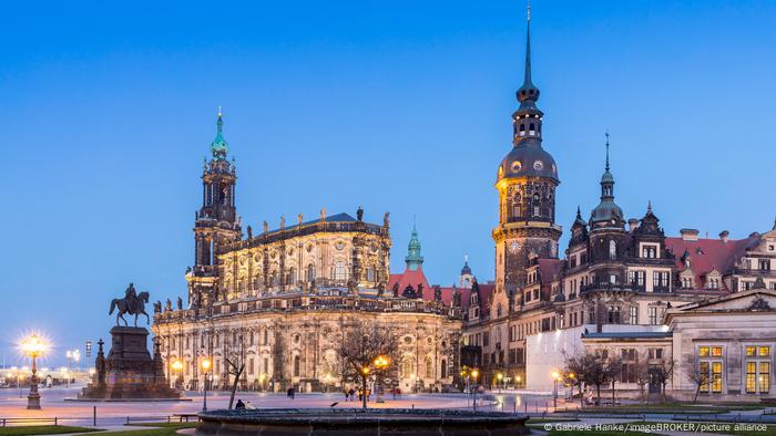 Die Kulturstadt Dresden (Bild), das sich rasant verändernde Jamaika und das wiederauflebende Sydney - all das findet sich unter den Top-Reisedestinationen von Lonely Planet für kommendes Jahr. Mit Best in Travel 2023 hat der Reiseführer-Verlag die 30 angesagtesten Ziele bestimmt. Diesmal gibt es fünf Kategorien mit jeweils sechs Destinationen.