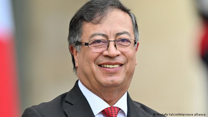 Gustavo Petro sanciona ley de reforma tributaria que enfatiza en equidad |  Las noticias y análisis más importantes en América Latina | DW | 14.12.2022
