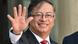 El presidente colombiano, Gustavo Petro, sonríe y saluda a la cámara. El presidente colombiano, Gustavo Petro, sonríe y saluda a la cámara.