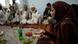 Afghanische Frau spricht vor Männern (Foto: AP) Afghanische Frau spricht vor Männern (Foto: AP)