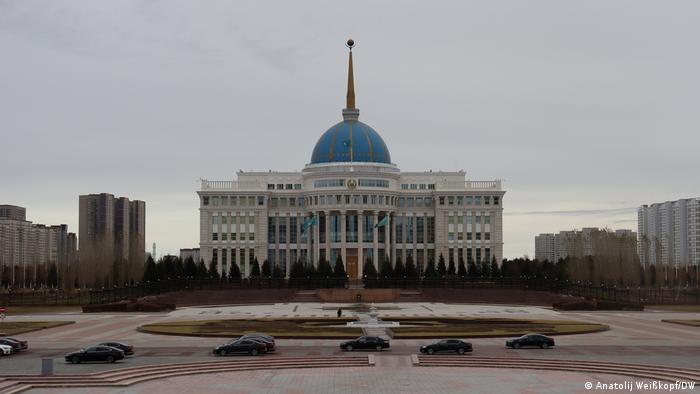 Масовите кървави протести преди близо година промениха Казахстан. Преизбраният президент