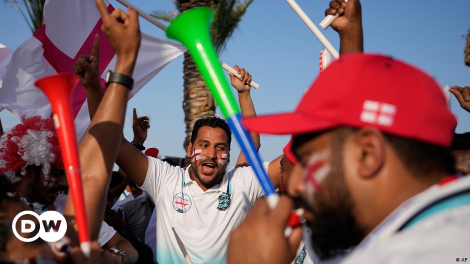 Faktencheck: Hat Katar Fans "gekauft"? | DW | 18.11.2022