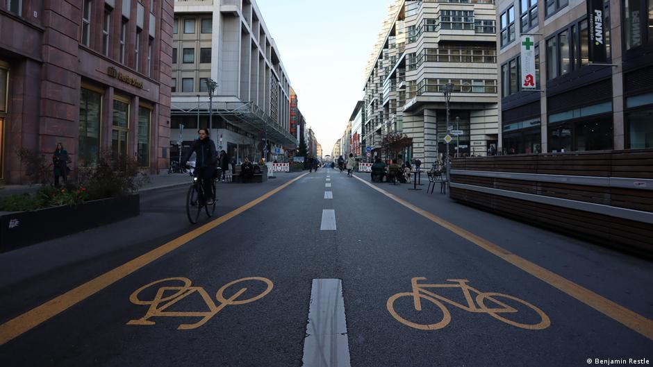 Berlin reopens Friedrichstrasse boulevard to cars – DW – 11/21/2022 - Vimarsana News