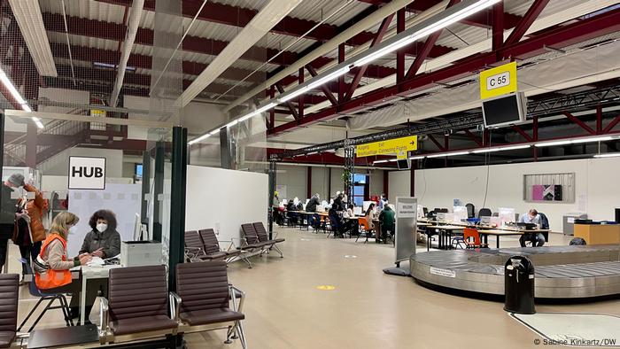 Gjermani, Berlin, qendër pritjeje për refugjatët nga Ukraina në ish-aeroportin e Tegelit