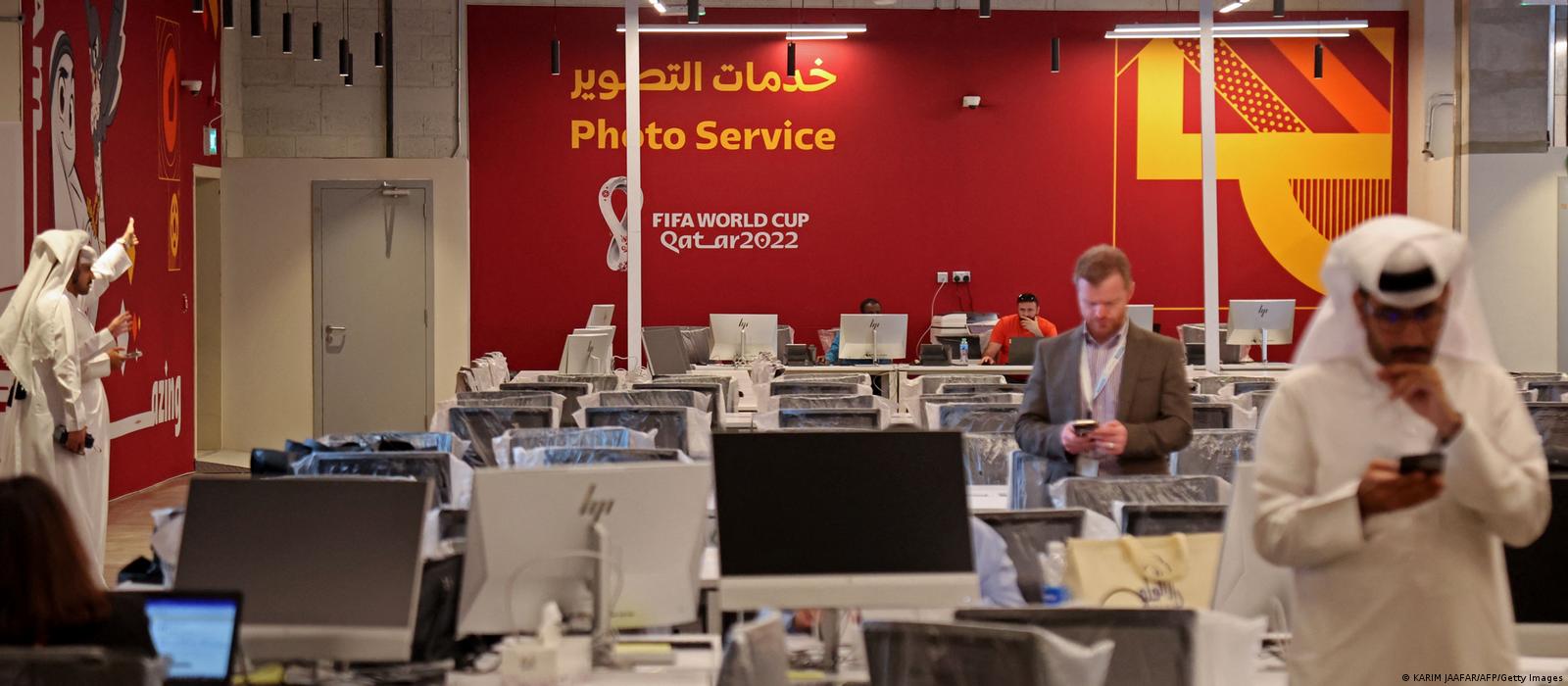 Bạn muốn biết sự thật về tự do báo chí tại chủ nhà World Cup Qatar? Hình ảnh liên quan sẽ giới thiệu cho bạn một video tài liệu đầy chất lượng và chân thật từ DW. Hãy cùng đến và khám phá ngay!