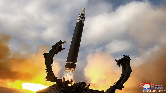 秀军事实力：2022年11月18日，朝鲜发射一枚型号为“Hwasong-17”的洲际导弹