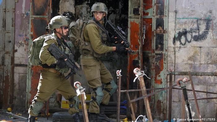 Soldados israelíes en Hebrón.
