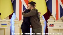 Ukraine's President Volodymyr Zelenskiy embraces British Prime Minister Rishi Sunak during his visit, as Russia's attack on Ukraine continues, in Kyiv, Ukraine November 19, 2022. Ukrainian Presidential Press Service/Handout via REUTERS ATTENTION EDITORS - THIS IMAGE HAS BEEN SUPPLIED BY A THIRD PARTY.