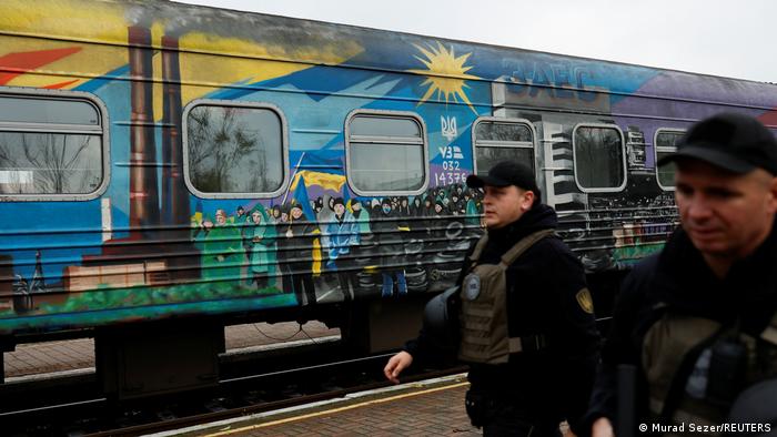 Ukraine Cherson Ankunft 1. Zug aus Kiew