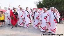 kroatischen Fans tragen traditionellen Anzüge von Katar
Ort: Doha Datum: 19.11.2022
Rechte: Hicham Driouich (DW)
