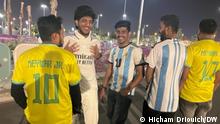 Beschreibung : Gastarbeiter in Katra tragen Trikos internationalen Mannschaften
Ort: Doha
Datum: 19.11.2022
Rechte: Hicham Driouich (DW)
