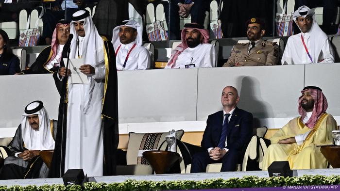 El emir de Qatar, Tamim bin Hamad al-Thani, pronuncia un discurso al inicio del Mundial.