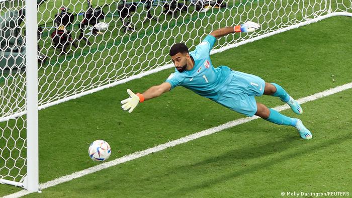 الهدف الثاني لمنتخب الإكوادور في مرمى حارس المرمى القطري سعد الشيب