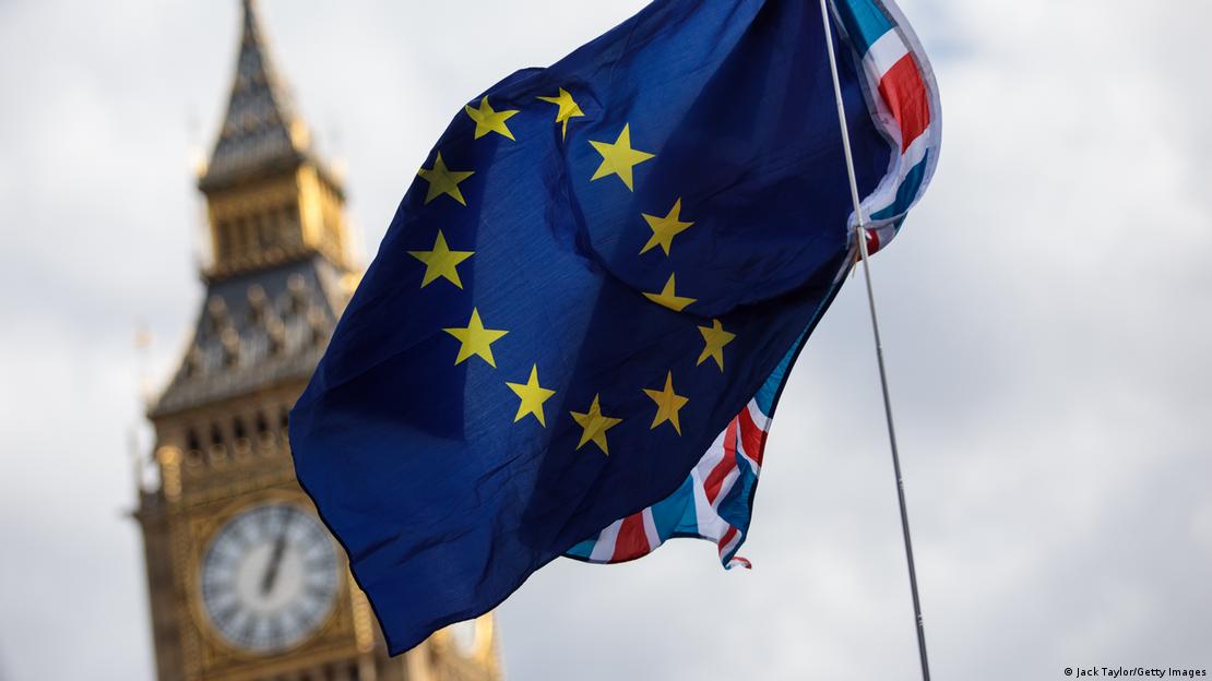 Σημαίες Μ.Βρετανίας και ΕΕ στο Λονδίνο