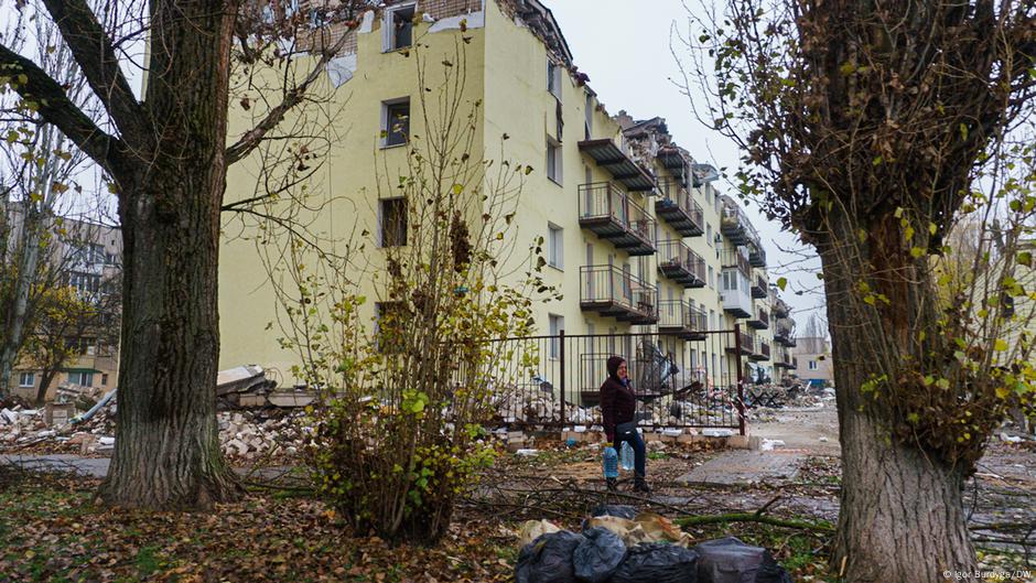 Mnoge stambene zgrade teško su oštećene, a vodovod još nije obnovljen
