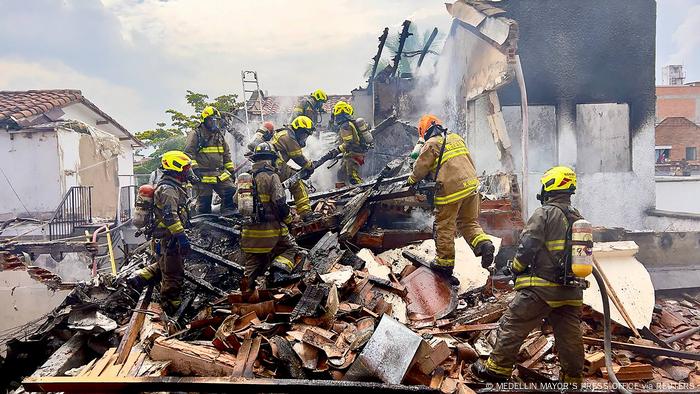 La avioneta cayó en el barrio Belén Rosales.