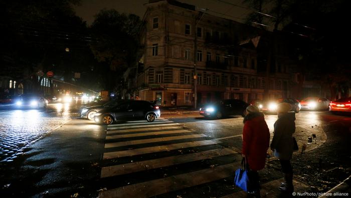 Un apagón en Odesa que se produjo tras un ataque masivo ruso con misiles al sistema energético ucraniano, se convirtió en una seria prueba para los habitantes de esa ciudad del sur de Ucrania.