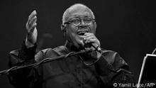 (FILES) In this file photo taken on December 4, 2014 Cuban musician Pablo Milanes sings during the inauguration of the XXXVI Latin-American Cinema Festival at Karl Marx theater. - Milanes died in Madrid on Novembre 22, 2022, his agent said. (Photo by YAMIL LAGE / AFP)