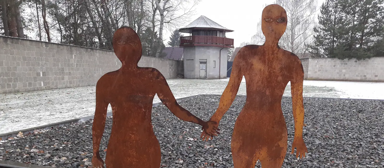 HOLOCAUST NO ESCAPE OG盤⚠️メルカリ以外には出品してません⚠️ Exposição traz as 