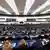 Blick auf das vollbesetzte Europaparlament 