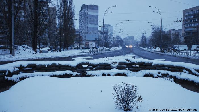 Wintereinbruch in Kiew, Ukraine 