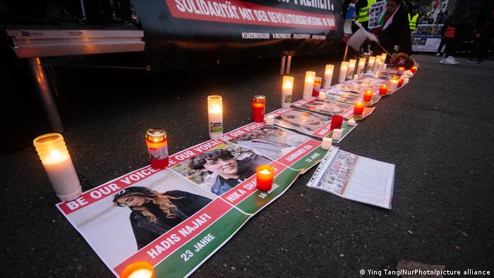 Svijeće za žrtve represije u Iranu (snimljeno u Kölnu)