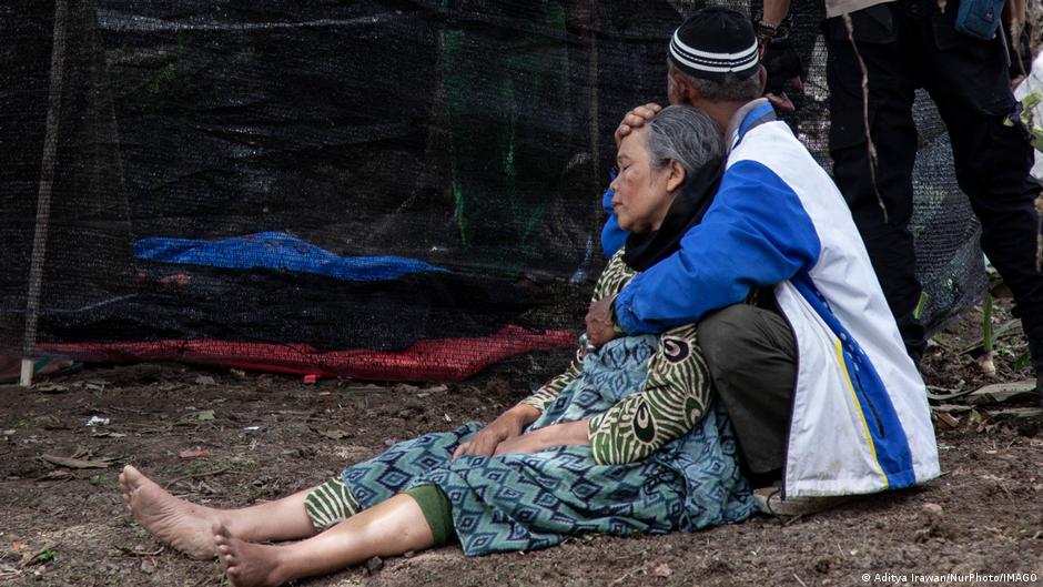 Indonesia Earthquake Search For Survivors Amid Devastation