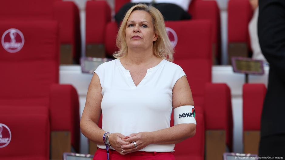 Nemačka ministarka Fezer sa trakom „One Love“ na stadionu u Kataru